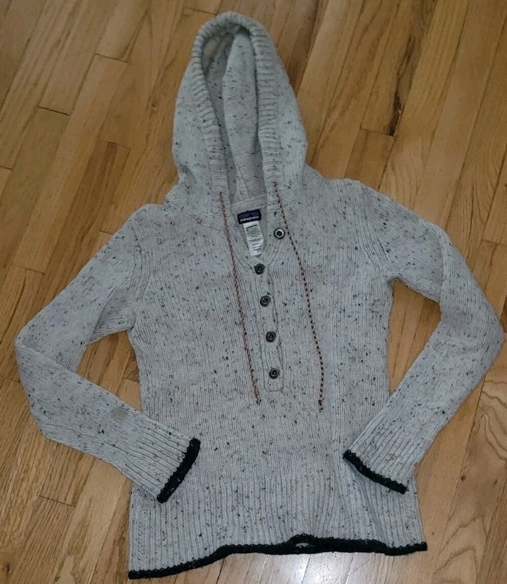 Patagonia Lambswool Ranchito Hoodie Sz XS, Silver Logo Buttons, Speckle Cream